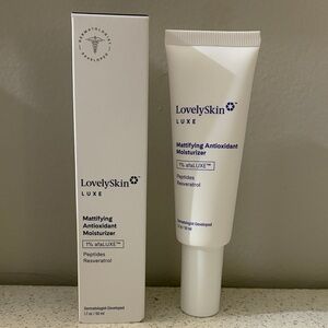 Luxe Mattifying Antioxidant Moisturizer - White